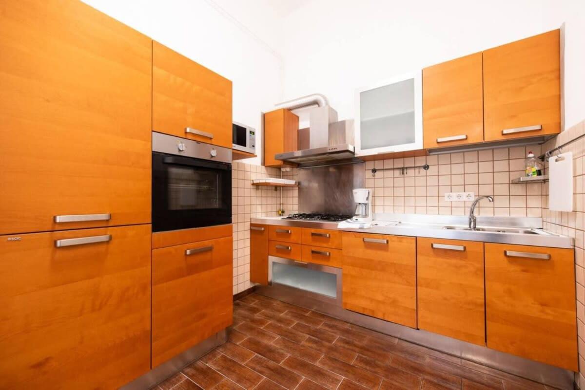 Very central convenient large AC place Budapest Exterior foto