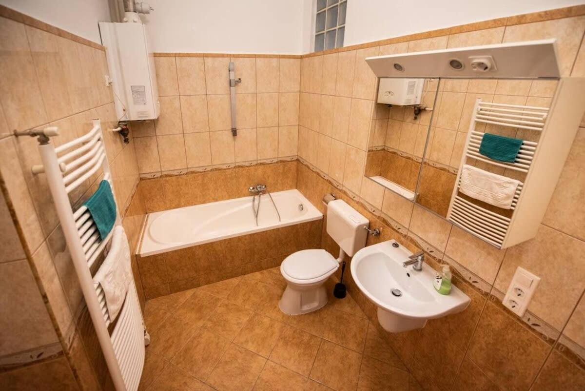 Very central convenient large AC place Budapest Exterior foto