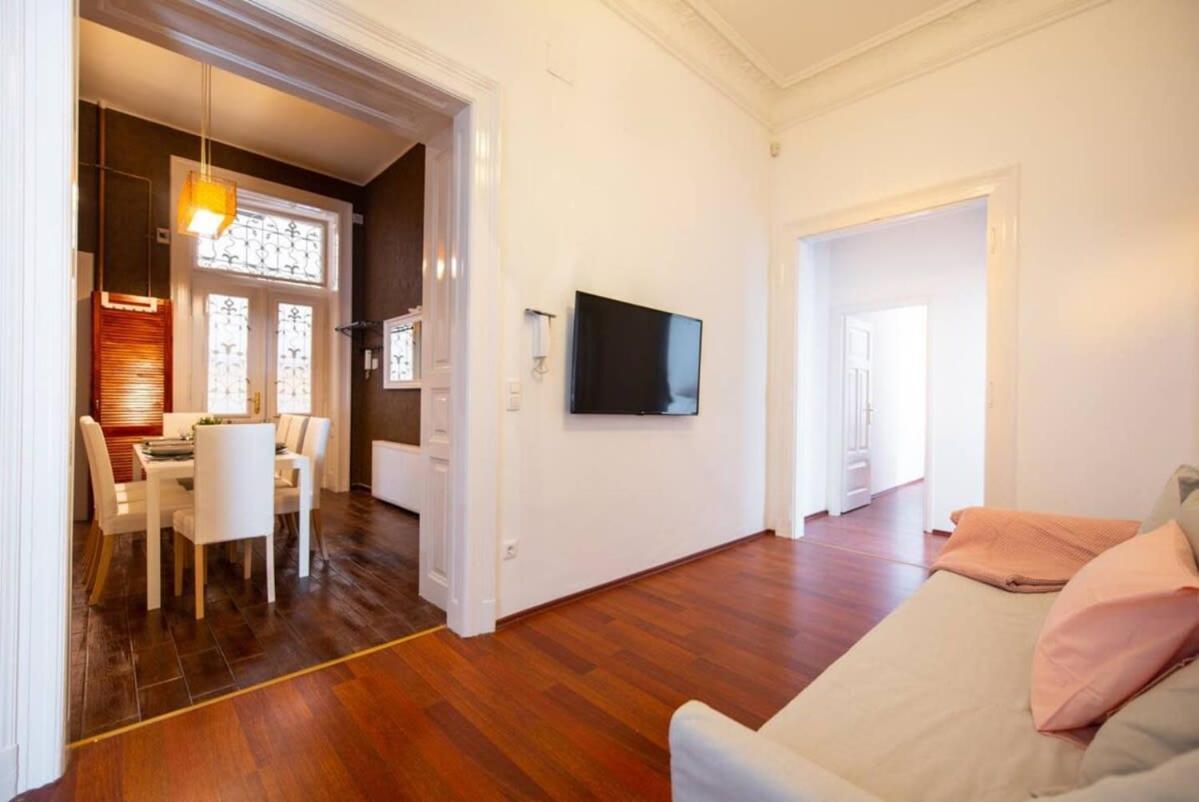 Very central convenient large AC place Budapest Exterior foto
