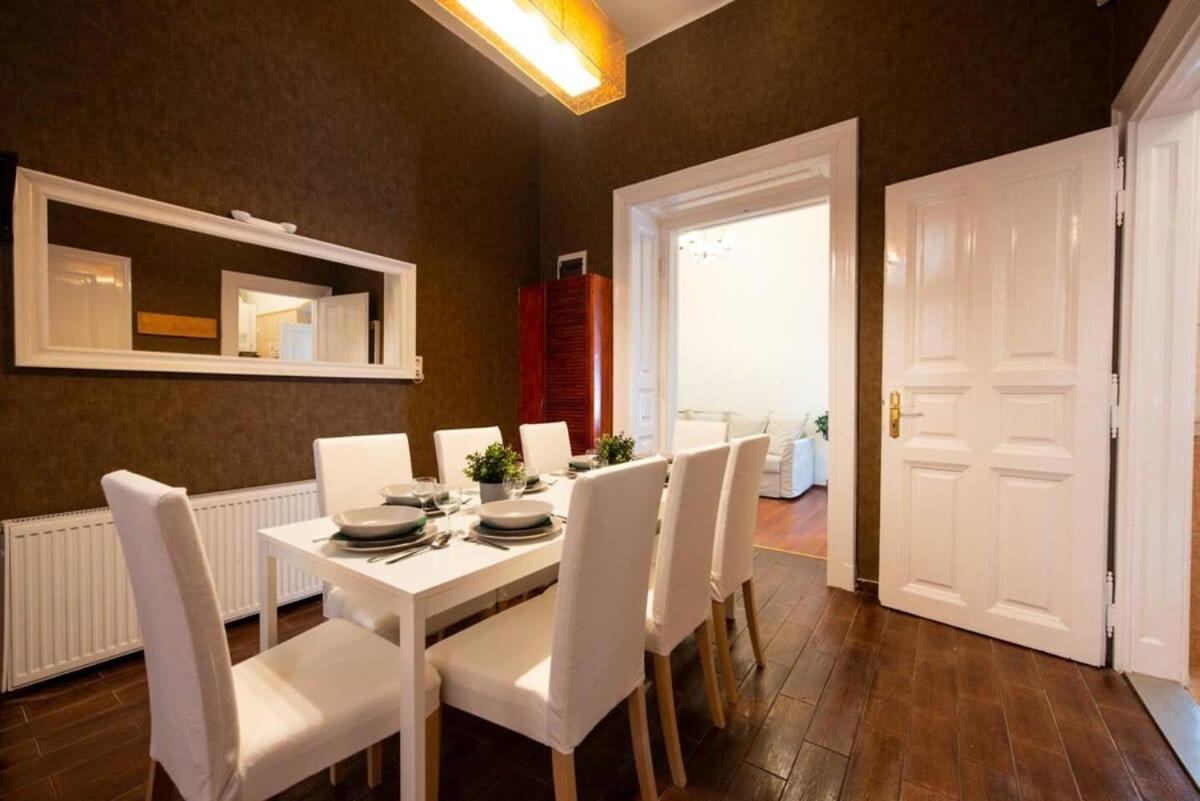 Very central convenient large AC place Budapest Exterior foto