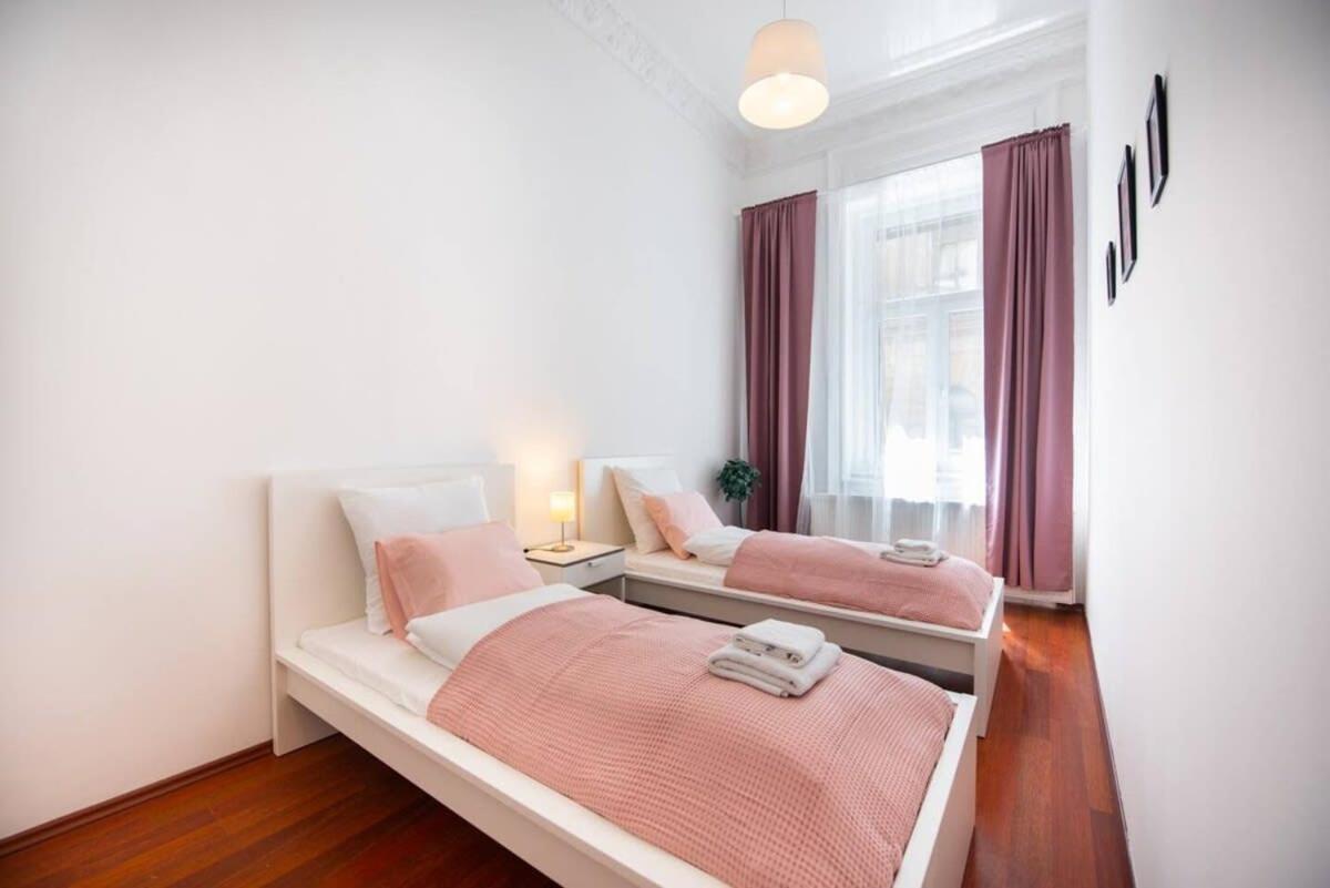 Very central convenient large AC place Budapest Exterior foto